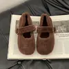 Sapatos Mary Jane redondos estilosos de estilo retrô com uma única tira de fivela, apresentando um design fofo, para mulheres, nova coleção outono/inverno 2025, com uma estética delicada e elegante