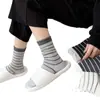 Calcetines de Punto de Media Pantorrilla con Rayas Finas, Estilo Pareja, Calcetines Calentitos Retro Holgados de Moda Ins Japoneses, Otoño e Invierno 2026