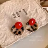 Pendientes de Leopardo con Cuentas Rojas para Mujer, Estilo Vintage con un Toque de Lujo, Pendientes de Disco Redondo, Nuevo Modelo 2026, Pendientes de Alta Gama