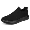 Zapatillas deportivas ligeras y transpirables para hombre, con suela gruesa y calcetines negros, para correr y descansar.