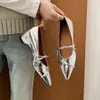 Versión de piel de oveja~Zapatos de salón poco profundos de punta fina plateados de estilo francés elegantes para mujer con tiras cruzadas, zapatos Mary Jane versátiles que aumentan la altura para la primavera