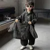 Conjunto Nuevo de Otoño e Invierno para Niños Conjunto Fresco de Tres Piezas Acolchado a Cuadros para Niño Pequeño Moda Infantil Ropa de Invierno Cálida con Felpa