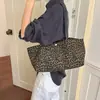 Modelo de bolso nuevo para principios de otoño de 2026, bolso de hombro de gran capacidad para mujer, bolso tote texturizado, bolso de axila con estampado de leopardo, bolso texturizado para mujer