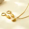 Moda Europea y Americana Sencillo Elegante Acero Inoxidable Chapado en Oro de 18K Lindo Colgante de Fruta Fresa Collar Conjunto de Joyería para Mujer