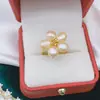 Anel de Flor de Cinco Pétalas com Pérolas Tecidas, Estilo Ins, Design Versátil e Único, Anel de Pérola Barroca