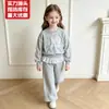 2026 Novo Estilo Moletom Infantil para Meninas com Laço Renda Bebê Conjunto Moderno Estiloso Casual Estilo Coreano Conjunto de Duas Peças