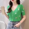 Suéter de punto con cuello en V estilo Xiaoxiang para mujer, camiseta de verano de seda helada con bordado floral de manga corta, diseño de top chic