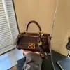Bolso Cruzado para Mujer, Bolso Pequeño Personalizable con Candado para Mujer, Bolso Cruzado de Hombro Único Portátil Retro Brillante de Gama Alta con Colgante Exquisito para Mujer