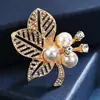Moda Nuevo Broche de Mariposa Hoja de Ginkgo Perla Conejo Blanco de Gama Alta Notas Rosa Pin para Ropa Corsage para Abrigo
