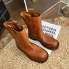 Botas Martin femininas de couro estilo europeu, coleção verão 2026, botins de couro genuíno com acabamento desgastado e vintage, altura até o meio da panturrilha e saltos grossos, botas jeans