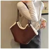Bolso de mano afelpado retro esmerilado para mujer, nuevo estilo invierno 2025, estilo perezoso, bolso tipo cubo, bolso simple para hombro/axila