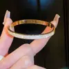 Pulseira de Aço Inoxidável, Design Céu Estrelado, Pulseira Prateada Antidesbotamento para Mulheres, Versátil, Moda de Alto Padrão, Cheia de Diamantes, Pulseira de Aço Titânio