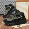Zapatos de Hombre de Venta Caliente en Comercio Exterior 2026 Zapatos Casuales para Deportes de Invierno Zapatos de Algodón Engrosados con Terciopelo de Moda Zapatos de Comercio Exterior para Aumentar la Altura de los Hombres