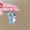 Brincos Pingente Flor de Ráfia Azul com Agulha de Aço, Brincos de Tarraxa Estilosos e Versáteis, Brincos Simples e Elegantes para Mulheres, Design de Nicho