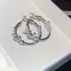 Dança dos Elfos~ Brincos Argola Borboleta de Zircônia Cintilante, Brincos de Luxo Leve e de Alta Qualidade, Acessórios de Orelha de Luxo Dinâmicos e Modernos