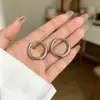 Aretes de clip de lujo ligero de moda, brazaletes para oreja versátiles, temperamento, personalidad, modernos, aretes de celebridad de internet, aretes pequeños exquisitos, al por mayor, oro