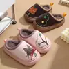 Chinelos de algodão infantis, para meninos e meninas, coleção outono/inverno 2026, chinelos antiderrapantes para ambientes internos para crianças e bebês, estilo transfronteiriço