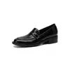 Fivela de Cinto Estilosa e Capaz para o Dia a Dia Sapatos Pequenos de Couro JK Outono 2026 Mocassins de Couro Bovino com Salto Médio Grosso Bico Redondo Sapatilhas de Couro Genuíno