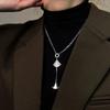 Cadena para suéter en forma de abanico con micro incrustaciones de circonita para mujer otoño e invierno simple elegante collar versátil nicho de lujo ligero cadena para clavícula de alto sentido