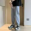 Calça cropped da nova moda trendy, corte solto, calça jogger de cor sólida para primavera, calça casual trendy masculina, versátil e jovial