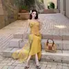 Novo Vestido Floral de Verão para Praia para Mulheres, Novo Vestido Longo com Amarração na Cintura e Decote Ombro a Ombro