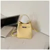 Atacado Transfronteiriço Nova Moda Bolsa de Mão com Padrão de Lichia Versátil Bolsa Saco Estilosa de Nicho para Trabalho Ombro Transversal para Mulheres