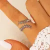 Collar y anillo únicos de estilo europeo y americano con forma de ciempiés y corazón, colgante de corazón hueco de nicho, anillo abierto para el dedo índice con ciempiés entrelazado.