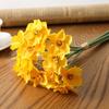 Ramo de Narcisos Tela de Seda 6 Tallos Atado a Mano Flores Artificiales de Boda Decoración del Hogar Accesorios para Fotografía Venta al por Mayor Alta Simulación