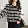 Bestseller de outono para mulheres plus size de 100kg: Camisa base chic e emagrecedora estilo coreano com listras de renda, gola redonda e mangas compridas