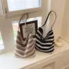 Bolsa de balde listrada de alta qualidade para comércio exterior, novo modelo 2026, bolsa tote estilo casual, grande capacidade, bolsa versátil de ombro e para o antebraço