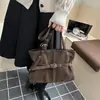 Temporada de Atacado Transfronteiriço: Bolsa de Ombro Simples e Estilosa para o Dia a Dia, Nova Bolsa de Mão de Grande Capacidade de Nicho, Bolsa de Braço da Moda