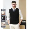 Chaleco de punto de lana con cuello en V de otoño transfronterizo para hombre, suéter de punto liso para usar como base, chaleco casual con cuello en forma de corazón para hombre