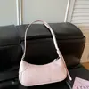 Bolso de axila estilo coreano nuevo 2026, con un diseño relajado, de color liso y minimalista, un bolso cuadrado pequeño moderno y único que se puede llevar como bolso de hombro o bolso cruzado