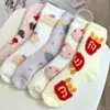 Meias de coral fleece com desenho para mulheres, de cano médio, espessadas para aquecimento no outono e inverno, meias fofas para dormir, meias de veludo curto de pelo de mink