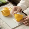 Caneca Cerâmica Amarelo Limão em Formato de Flor com Detalhes Dourados, Caneca de Pé Alto, Caneca de Chá com Cor Sob Esmalte, Caneca de Mestre Novo Estilo Chinês, Cor Tradicional Chinesa