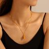 Collar de clavícula de concha incrustada estilo ins europeo y americano con perla de imitación para mujer de acero de titanio chapado en oro real de 18k nicho joyería comodín al por mayor