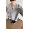 Nova Camiseta Henley Masculina de Cor Sólida com Manga Longa Estilo Americano Outono Inverno Nova Solta Pesada Tendência Solta