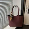 Fornecimento Transfronteiriço de Novas Bolsas de Ombro Retro Tendência para Mulheres, Bolsas de Alta Qualidade para Mulheres, Bolsas Tote Versáteis para o Dia a Dia e Viagem no Atacado
