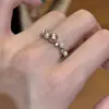 Anillo vintage desgastado hueco con perla artificial para mujer, lujo ligero, apilable, único, elegante, delicado, anillo de banda delgada para el dedo índice