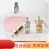 Bomba de perfume de alumínio eletrolítico pequena tampa tipo pressão atomizador cabeça da bomba de perfume boca rolante material de embalagem cosmética