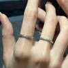 Anillo de Acero Aowei Luo Estilo Coreano Popular con Textura en Capas de Moda, Versión Plateada Estrella Mate y Brillante, Moderno para el Trayecto
