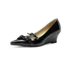 Zapatos de tacón de cuña para mujer, estilo delicado y femenino, Zapatos nuevos con volantes, punta fina y escote bajo, Zapatos versátiles de tacón alto de piel genuina para el trabajo