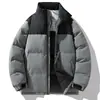 Chamarra de Plumón para Hombre 2026 Invierno con Cuello Alto, Bloques de Color, Cálida y Moderna, Abrigo Versátil para Estudiantes, Tendencia de Moda Masculina