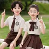 Uniformes de escuela primaria, uniformes de jardín de infantes, camisas de manga corta color albaricoque de verano, uniformes de clase estilo británico para niños, conjuntos de disfraces para actuaciones