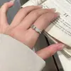 Anillo exquisito y delicado con incrustaciones de diamantes, con un aire exclusivo y de alta gama, adecuado para estudiantes mujeres, con un sencillo diseño de mariposa y corazón, perfecto para apilar o como anillo de pareja de estilo abierto.