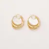 Pendientes de Nácar Natural Multicapa Inspirados en el Diseño con un Toque de Lujo, Estilo Minimalista de Nicho a la Moda, Clips para Orejas Dorados en Cobre para Mujer