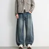 Calça jeans masculina estilo retro americano, lavada e desgastada, perna larga solta, com caimento, calça longa azul casual