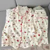 Estampado integral de conejito con borde rojo estampado integral de dibujos animados conjunto de pijama de manga larga y pantalón largo ropa de casa de alto valor primavera y otoño