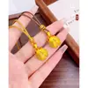 Tienda de Oro Mismo Estilo Arena Oro Punto Diamante Cicada Pequeña Cicada de Oro Colgante Collar Nuevo Estilo Chino Cuerda Hecha a Mano Colgante