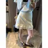 Falda Corta A-line Ajustada a la Cadera de Cintura Alta Bordada con Encaje Patchwork Estilo Coreano Eonni Suave Mochie MQ1557